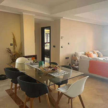 Luxurious 2 Bedroom Garden At El Soto Free Golf - Gym- Tennis - Paddle דירה *