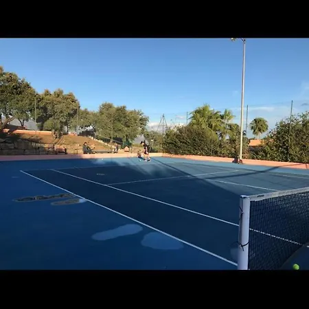 Luxurious 2 Bedroom Garden At El Soto Free Golf - Gym- Tennis - Paddle דירה *
